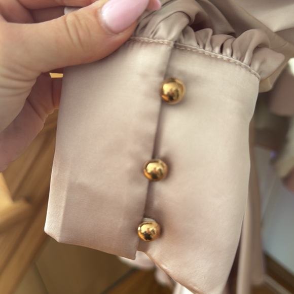 Nude satin mini dress xs/s - Picture 4 of 5